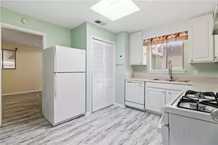 346 Carpenter Dr, Atlanta, GA 30328 - Photo 5