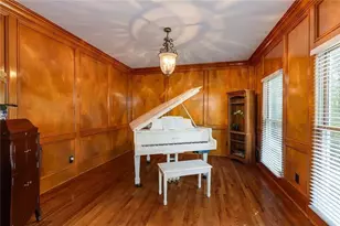 2010 Stonehedge Rd, Roswell, GA 30075 - Photo 7