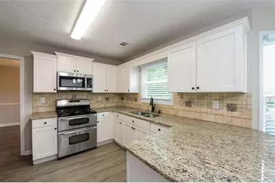 6201 Southport Drive S, Flowery Branch, GA 30542 - Photo 9