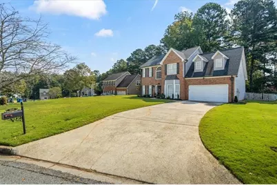 902 Heartwood Circle, Lawrenceville, GA 30043 - Photo 3