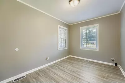 381 W Candler Street, Winder, GA 30680 - Photo 9