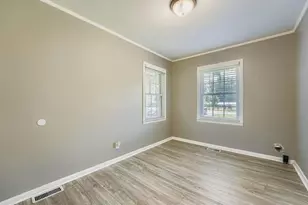 381 W Candler St, Winder, GA 30680 - Photo 9