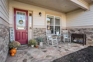 1065 Creekwood Cir, Madison, GA 30650 - Photo 3