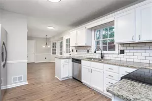 2910 Spring Ridge Cir, Snellville, GA 30039 - Photo 9