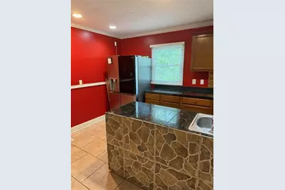 586 Commercial Avenue NW, Atlanta, GA 30318 - Photo 5