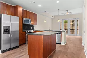 702 Cosmopolitan Dr NE, Atlanta, GA 30324 - Photo 9