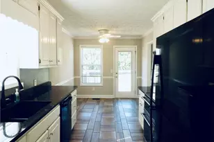 302 Jonaquil Ave, Auburn, GA 30011 - Photo 9