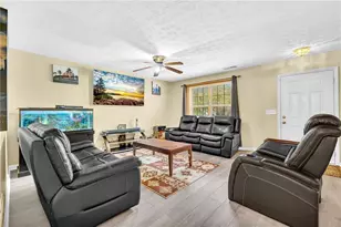 1366 Hollenbeck Ln, Riverdale, GA 30296 - Photo 5