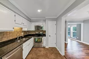 24315 Plantation Dr NE, Atlanta, GA 30324 - Photo 15