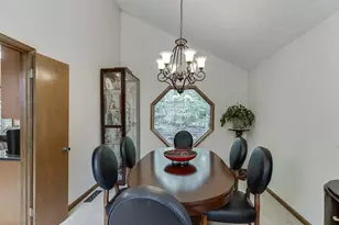 1042 Cedar Forest Ct, Stone Mountain, GA 30083 - Photo 9