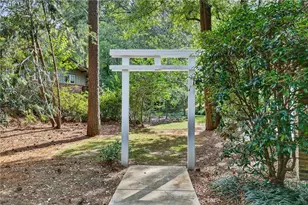 1018 Peachtree Battle Cir NW, Atlanta, GA 30327 - Photo 37