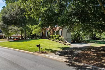 2451 Meadowglen Trail, Snellville, GA 30078 - Photo 5