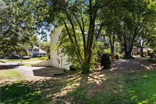 2451 Meadowglen Trail, Snellville, GA 30078 - Photo 45