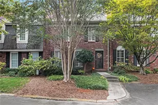 250 The South Chace, Atlanta, GA 30328 - Photo 25