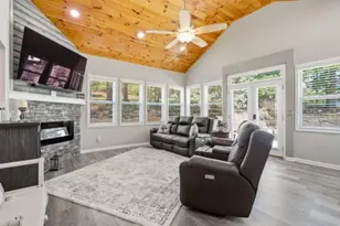 2638 Waters Edge Dr, Gainesville, GA 30504 - Photo 9