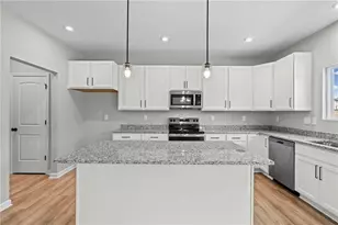 795 Crystal Lk Pkwy, Hoschton, GA 30548 - Photo 19