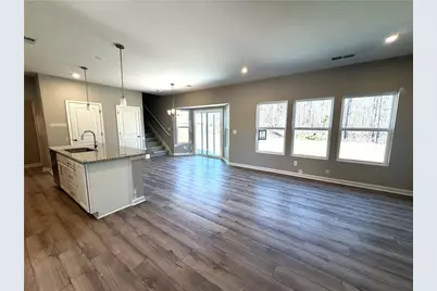 837 Crystal Lake Parkway, Hoschton, GA 30548 - Photo 3