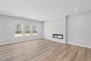 847 Crystal Lk Pkwy, Hoschton, GA 30548 - Photo 9