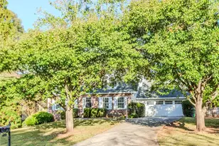 5352 Waterford Dr, Dunwoody, GA 30338 - Photo 3