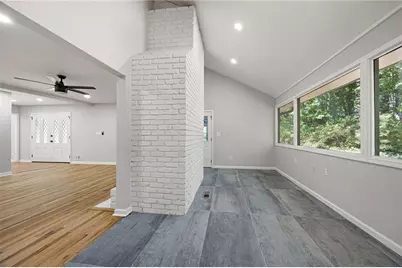 380 Thornwood Drive, Atlanta, GA 30328 - Photo 19