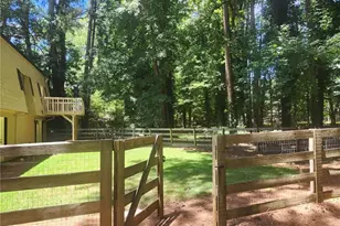 220 Hollyberry Dr, Roswell, GA 30076 - Photo 31