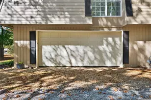 220 Hollyberry Dr, Roswell, GA 30076 - Photo 5