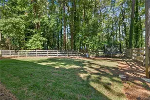 220 Hollyberry Dr, Roswell, GA 30076 - Photo 3