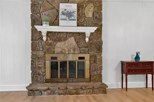 220 Hollyberry Dr, Roswell, GA 30076 - Photo 9