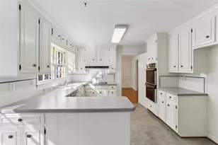 5189 Hidden Branches Cir, Dunwoody, GA 30338 - Photo 5