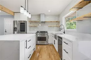 1971 Honeysuckle Ln SW, Atlanta, GA 30311 - Photo 5