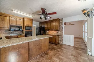 3906 Laurens Ln, Snellville, GA 30039 - Photo 15