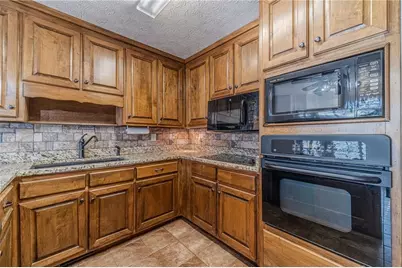 3906 Laurens Lane, Snellville, GA 30039 - Photo 11