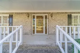 3906 Laurens Ln, Snellville, GA 30039 - Photo 7