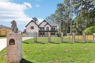 4656 Matterhorn Dr, Lilburn, GA 30047 - Photo 9