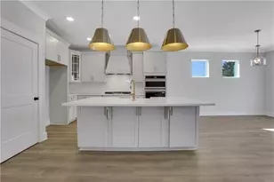 7048 Manchester Dr, Flowery Branch, GA 30542 - Photo 5