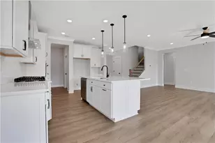 7041 Manchester Dr, Flowery Branch, GA 30542 - Photo 9