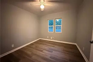 3293 Valleydale Dr SW, Atlanta, GA 30311 - Photo 9