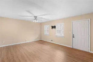 3964 Wedgewood Dr, Douglasville, GA 30135 - Photo 9