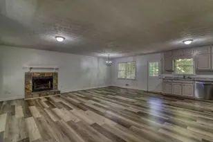 2911 Quinbery Dr, Snellville, GA 30039 - Photo 5