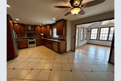 701 Deer Oaks Drive, Lawrenceville, GA 30044 - Photo 9