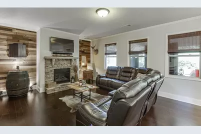 4245 Woodland Bank Boulevard, Buford, GA 30518 - Photo 19