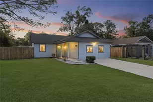 19 Robin Hood Dr, Savannah, GA 31406 - Photo 1