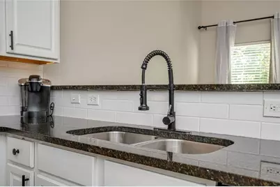 1761 Liberty Parkway NW, Atlanta, GA 30318 - Photo 9