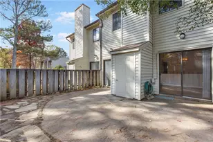 1000 Country Ct, Lawrenceville, GA 30044 - Photo 23