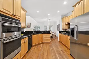 201 Crossing Valley Ln, Atlanta, GA 30339 - Photo 9