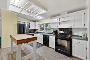 1090 S Hampton Rd, Hampton, GA 30228 - Photo 5