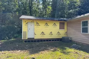 8684 Hickory Ln, Lithia Springs, GA 30122 - Photo 5