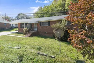 574 S Sage Street S, Toccoa, GA 30577 - Photo 3