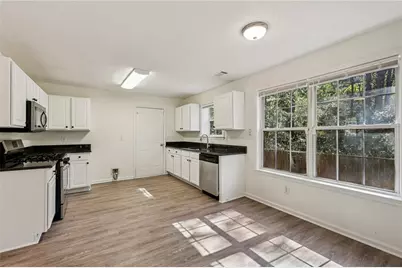 390 Manor Glen Drive, Suwanee, GA 30024 - Photo 9