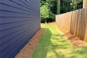 1100 Wedgewood Dr NW, Atlanta, GA 30318 - Photo 3